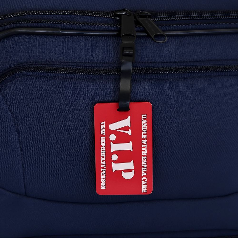 luggage_tag_red_lifestyle_img_opt.jpg